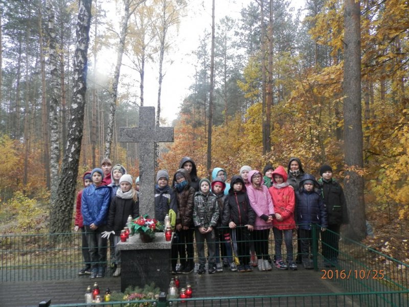 Wyjazd do miejsca pamięci w Kacprówku